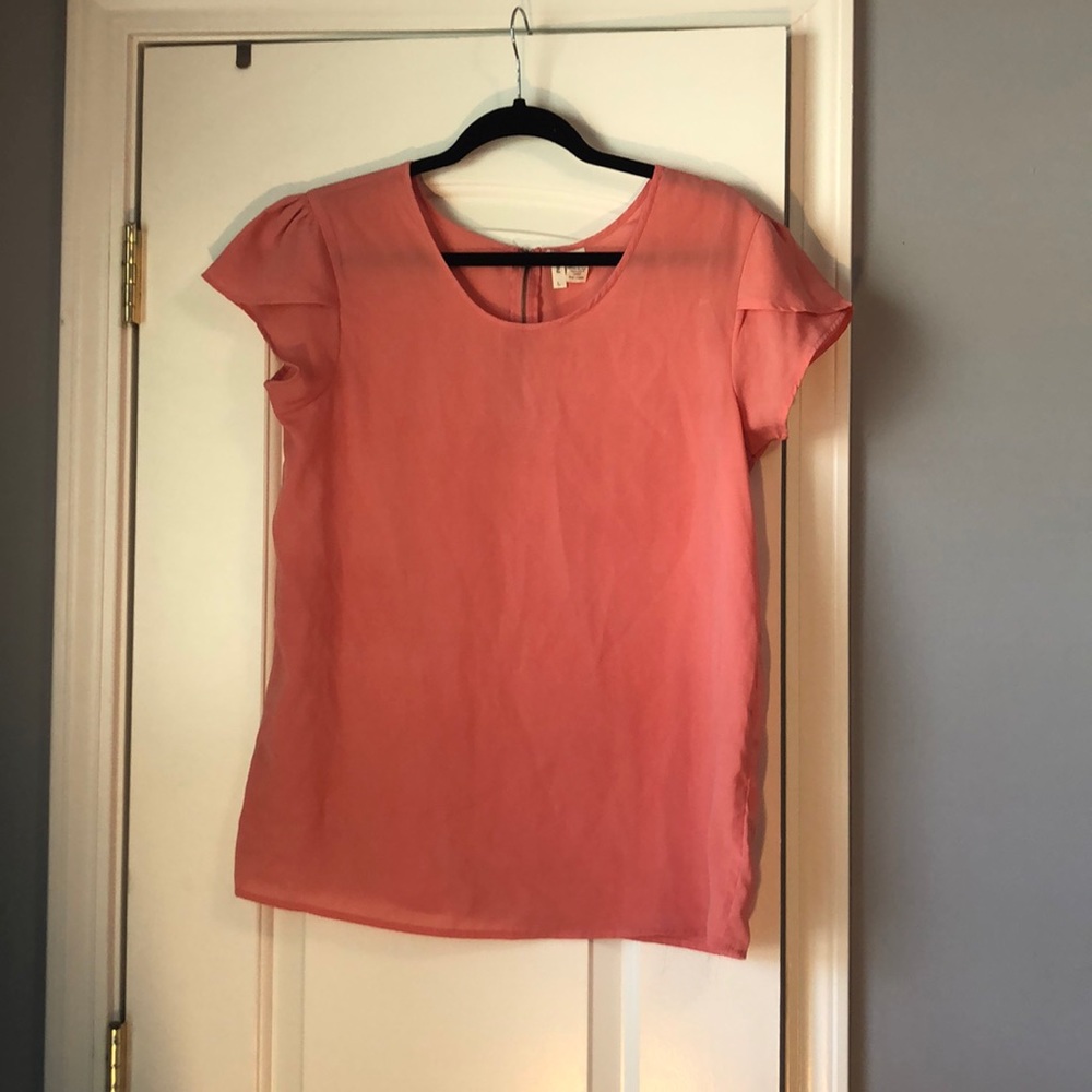 Peach tulip sleeved top in size L